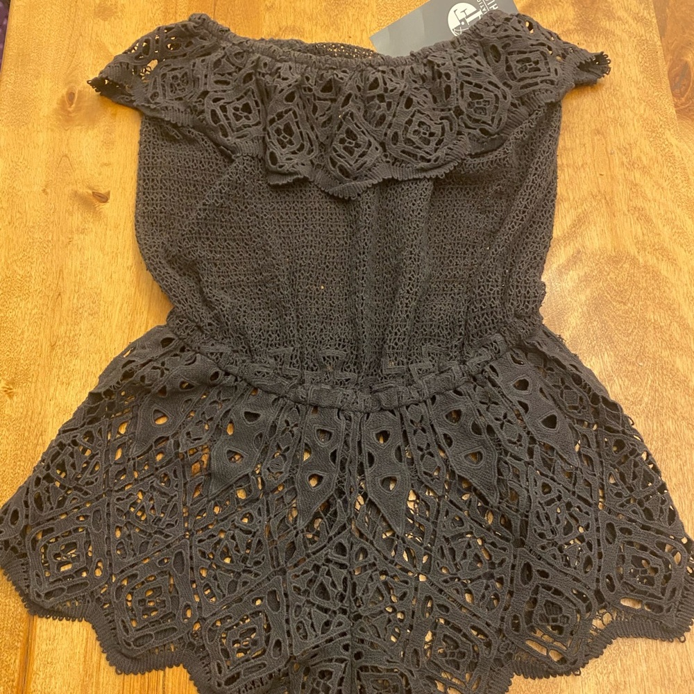 ⬇️SUMMER CLEARANCE ⬇️ NWT crochet off the shoulders romper